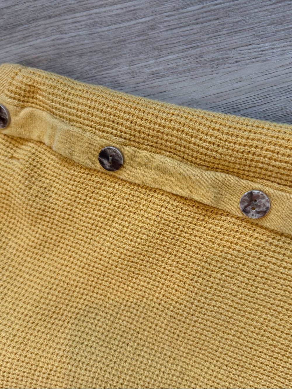 Max Studio Women's Yellow Scoop Neck Waffle Knit Sweater with Button Back. Sz XL - Picture 10 of 11